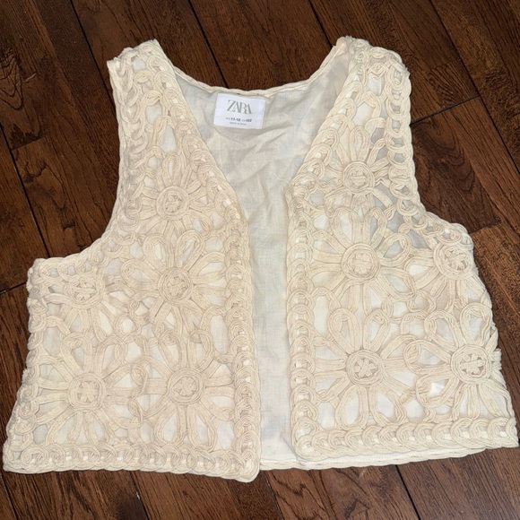 Zara Beige Crochet Sleeveless Top - Picture 1 of 2